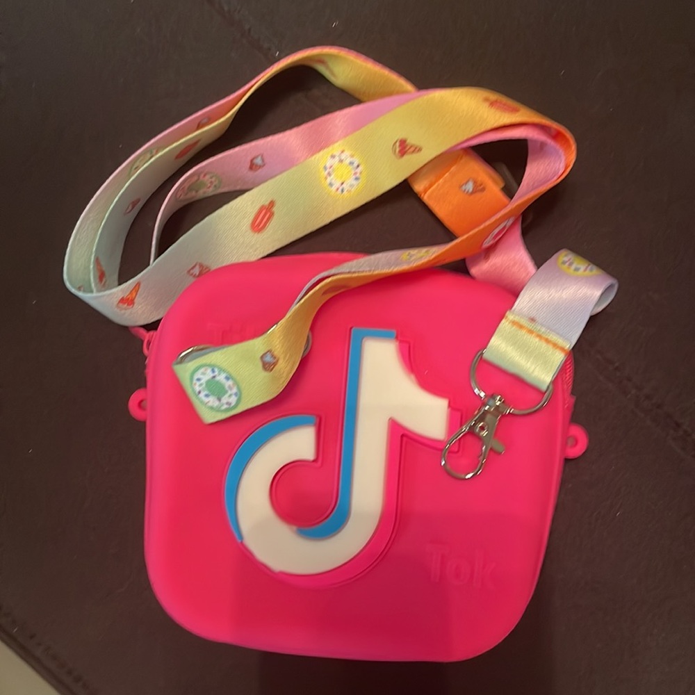 NEW purses 👛 (3 purses) - Picture 3 of 3